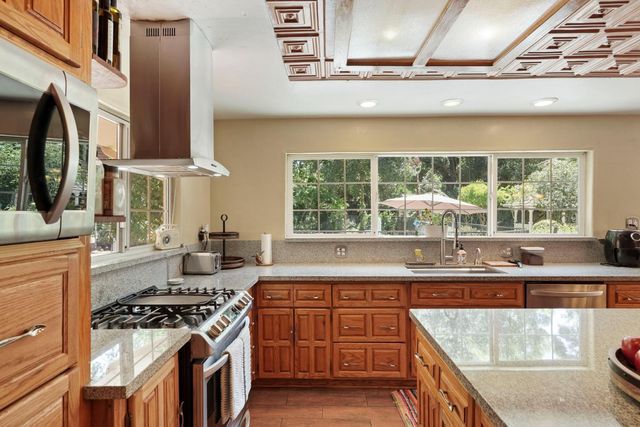 6164 E Morada Ln, Stockton, CA 95212