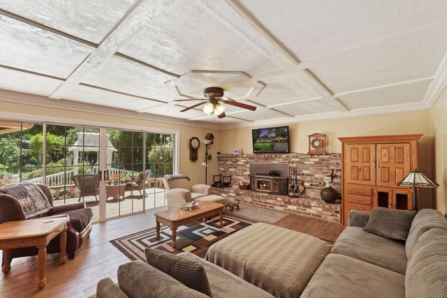 6164 E Morada Ln, Stockton, CA 95212