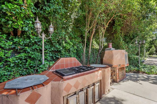 6164 E Morada Ln, Stockton, CA 95212