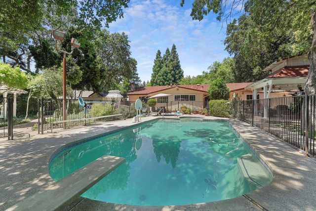 6164 E Morada Ln, Stockton, CA 95212