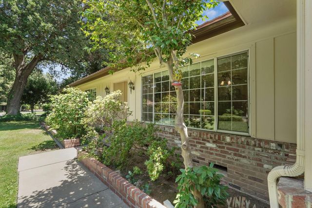 6164 E Morada Ln, Stockton, CA 95212