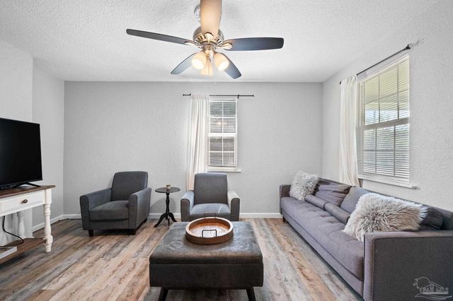 2002 W Gonzalez St, Pensacola, FL 32501