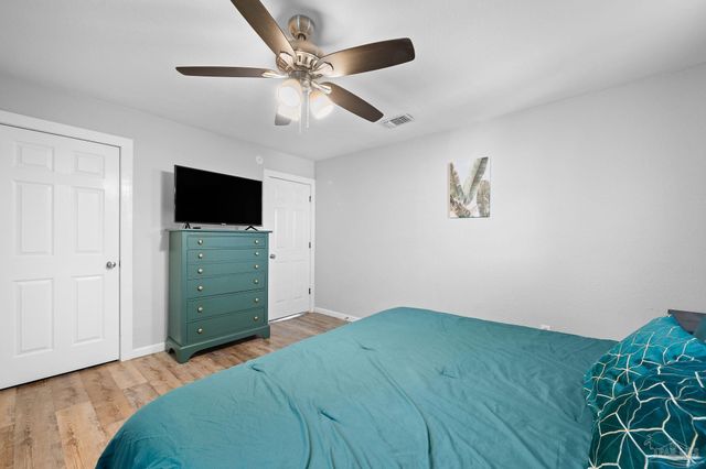 2002 W Gonzalez St, Pensacola, FL 32501