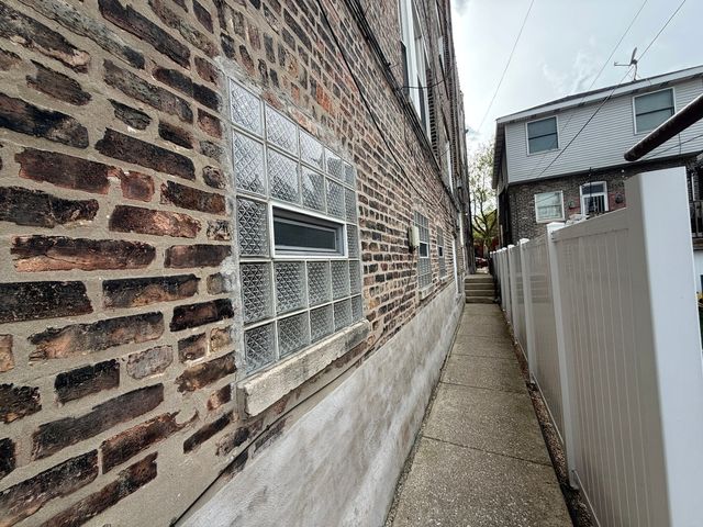 927 S Claremont Avenue, Chicago, IL 60612