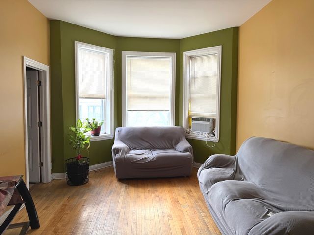 927 S Claremont Avenue, Chicago, IL 60612
