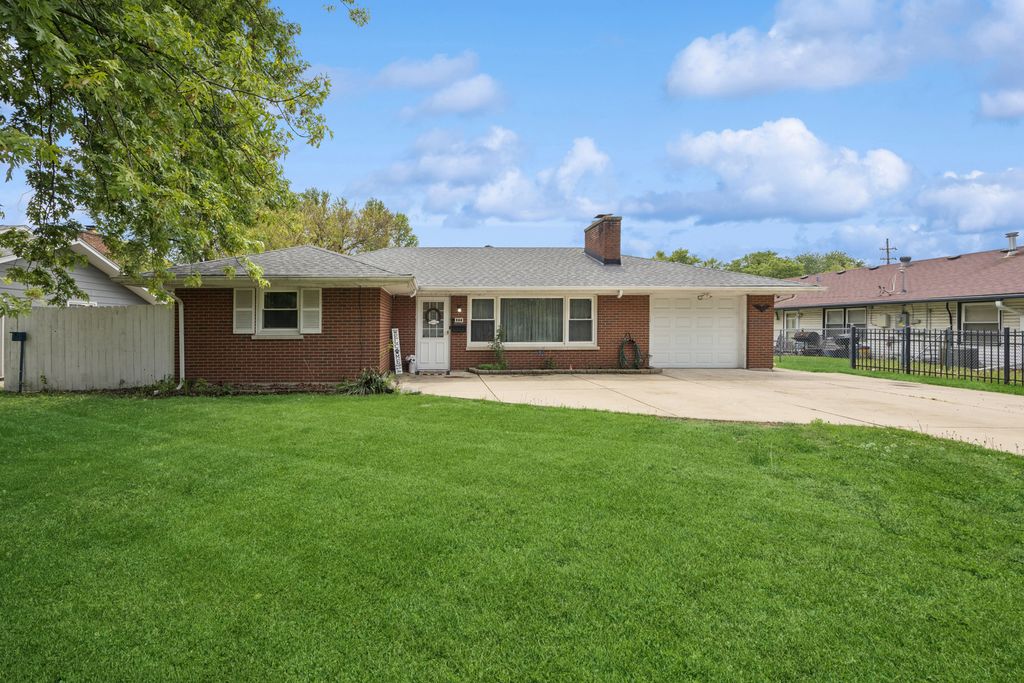 566 Michigan Avenue, Aurora, IL 60506
