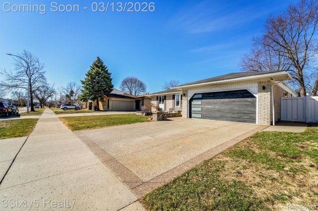 4894 Hillcrest Road, Trenton, MI 48183