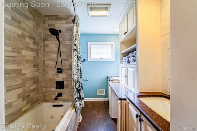 4894 Hillcrest Road, Trenton, MI 48183