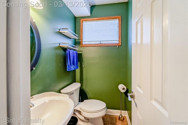 4894 Hillcrest Road, Trenton, MI 48183