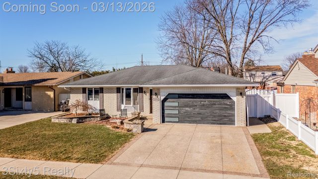 4894 Hillcrest Road, Trenton, MI 48183