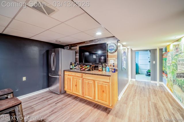 4894 Hillcrest Road, Trenton, MI 48183