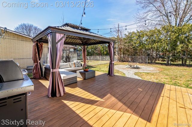 4894 Hillcrest Road, Trenton, MI 48183