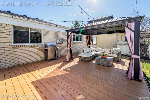 4894 Hillcrest Road, Trenton, MI 48183