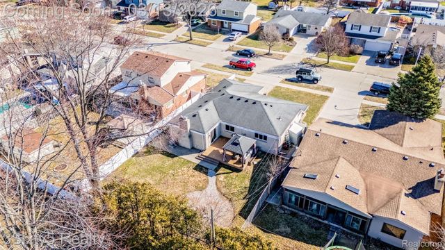 4894 Hillcrest Road, Trenton, MI 48183