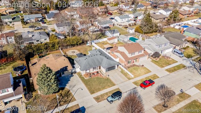 4894 Hillcrest Road, Trenton, MI 48183