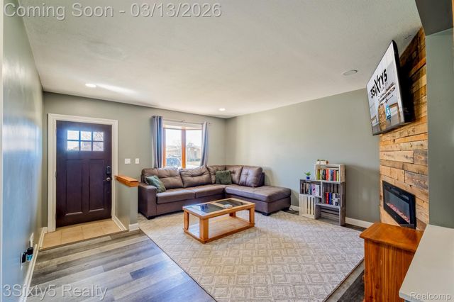 4894 Hillcrest Road, Trenton, MI 48183