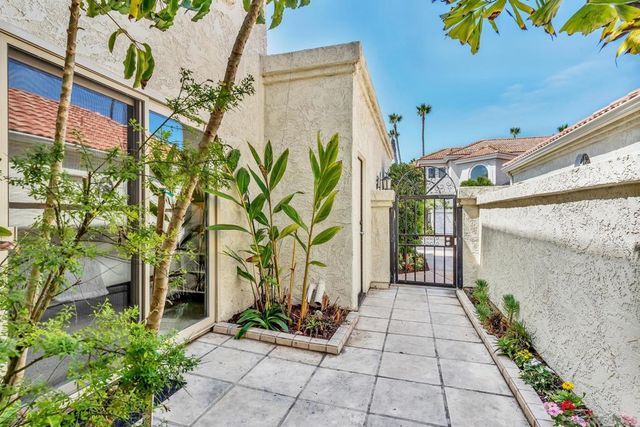 57 Tunapuna Ln, Coronado, CA 92118