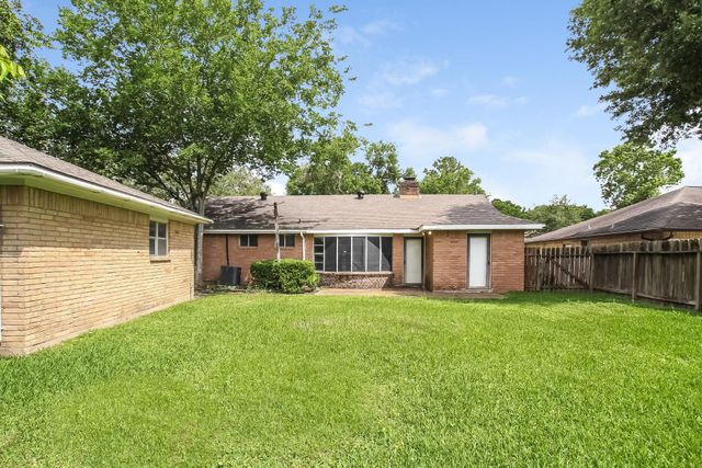 503 Brandywyne Drive, Friendswood, TX 77546