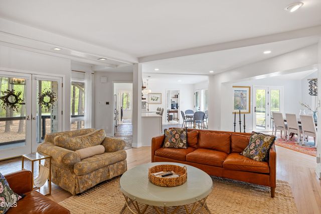 996 Cleland Drive, Chapel Hill, NC 27517