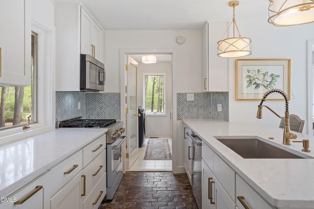 996 Cleland Drive, Chapel Hill, NC 27517