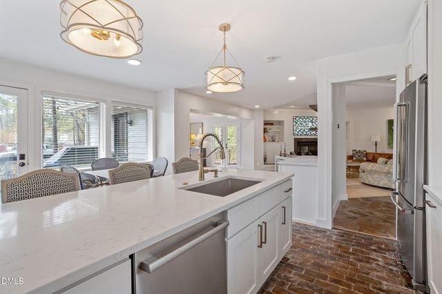 996 Cleland Drive, Chapel Hill, NC 27517