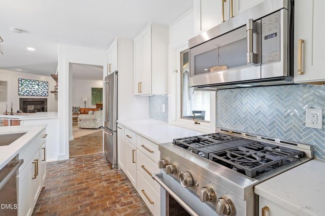 996 Cleland Drive, Chapel Hill, NC 27517