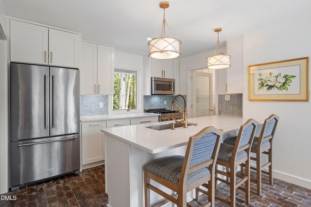 996 Cleland Drive, Chapel Hill, NC 27517