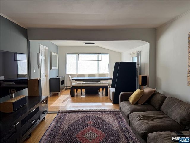 1160 River Road 1, Edgewater, NJ 07020