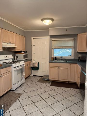 1160 River Road 1, Edgewater, NJ 07020