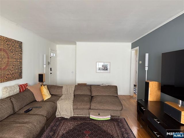 1160 River Road 1, Edgewater, NJ 07020