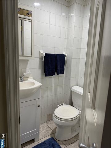 1160 River Road 1, Edgewater, NJ 07020