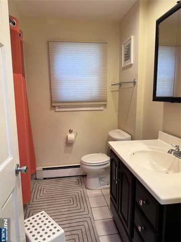 1160 River Road 1, Edgewater, NJ 07020