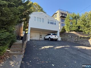 1160 River Road 1, Edgewater, NJ 07020