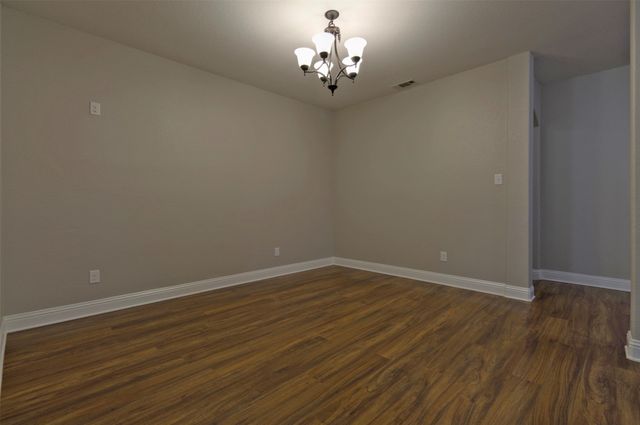 210 Debbie Way, Red Oak, TX 75154