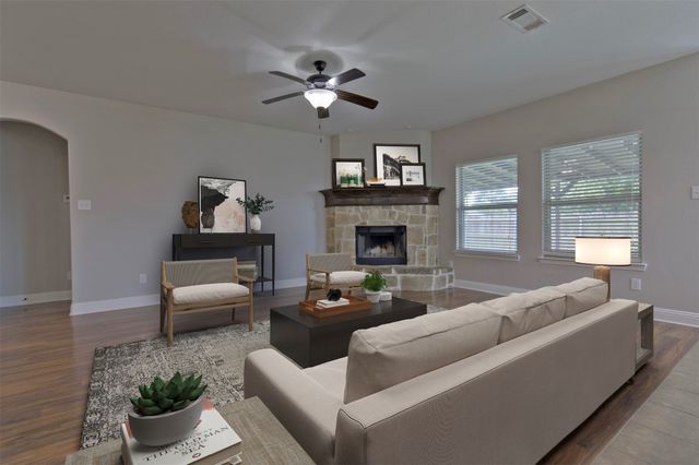 210 Debbie Way, Red Oak, TX 75154