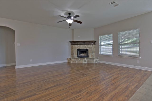 210 Debbie Way, Red Oak, TX 75154