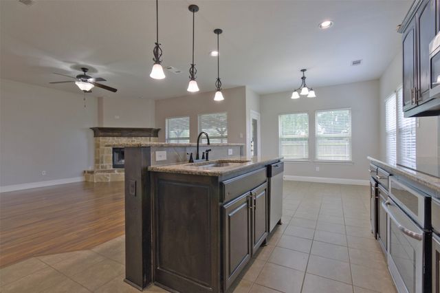 210 Debbie Way, Red Oak, TX 75154