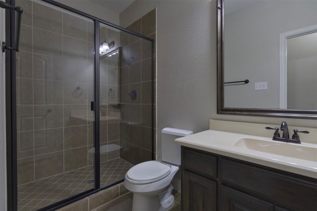 210 Debbie Way, Red Oak, TX 75154