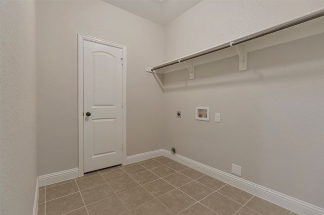 210 Debbie Way, Red Oak, TX 75154