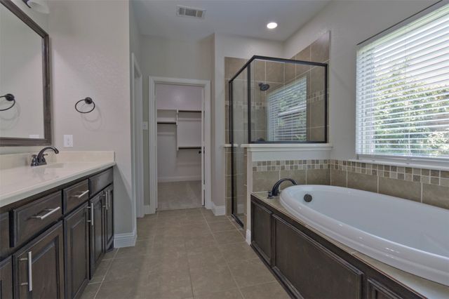 210 Debbie Way, Red Oak, TX 75154