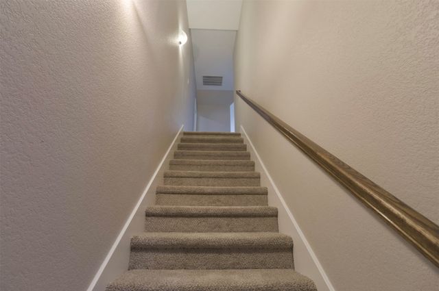 210 Debbie Way, Red Oak, TX 75154