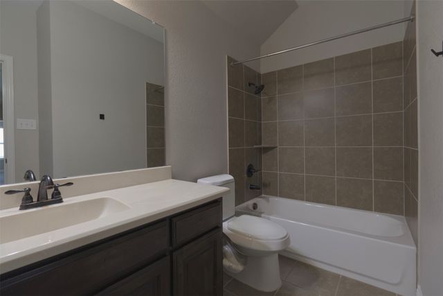 210 Debbie Way, Red Oak, TX 75154