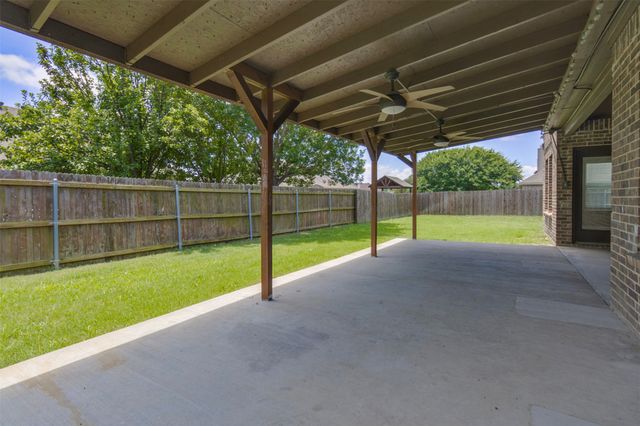 210 Debbie Way, Red Oak, TX 75154