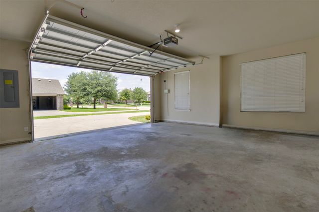210 Debbie Way, Red Oak, TX 75154