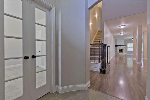 210 Debbie Way, Red Oak, TX 75154