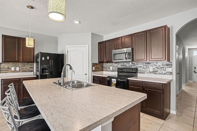 911 WATERVILLE DR, Auburndale, FL 33823