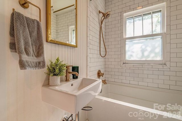 7 Tarpon Avenue, Asheville, NC 28806