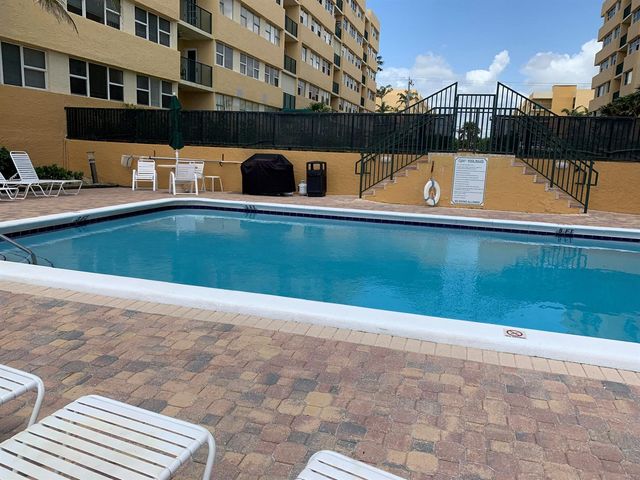 1237 S HILLSBORO MILE N 601, Hillsboro Beach, FL 33062