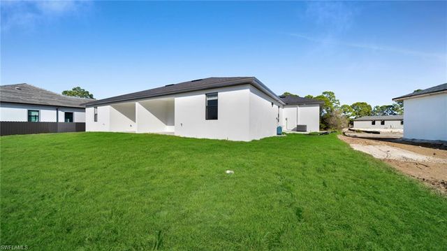 4989 Fairway CT, Lehigh Acres, FL 33973