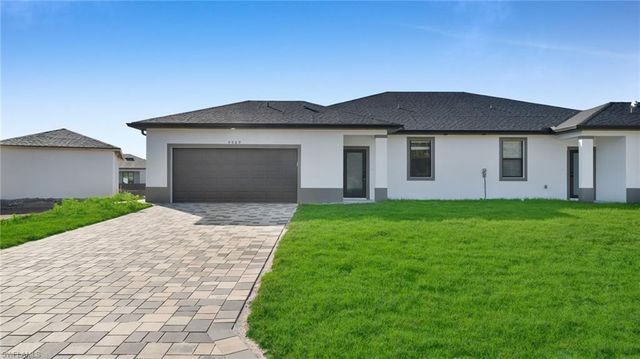 4989 Fairway CT, Lehigh Acres, FL 33973